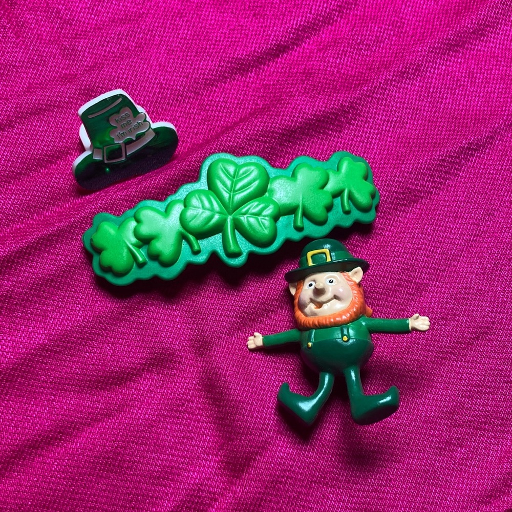 VTG St. Patrick’s Day Lot Shamrock Hair Clip and GGI Poseable Leprechaun Pin